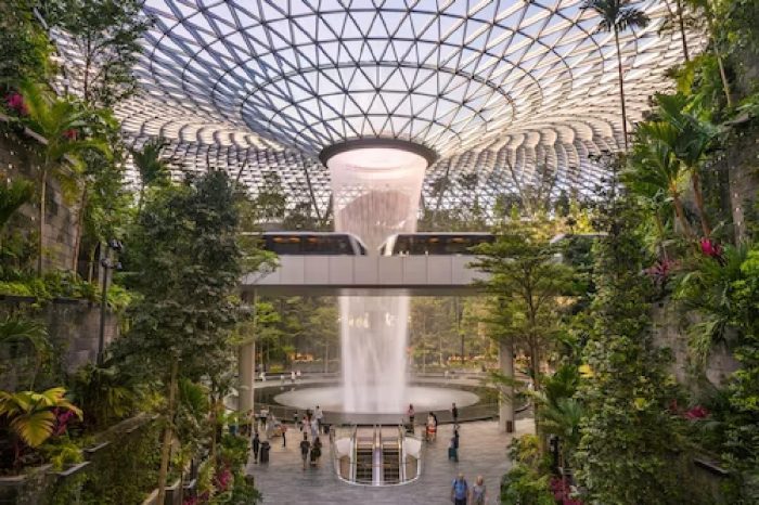 Jewel Changi Airport (Hedge Maze w Canopy Park)